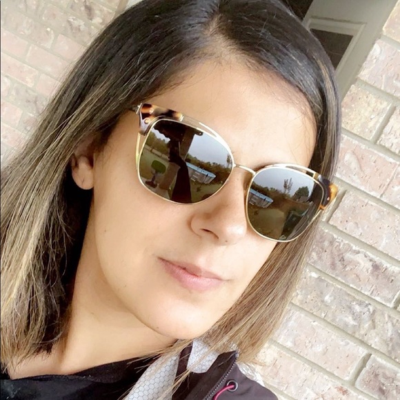 Samel❗️New Tory Burch sunglasses 😍 - Picture 2 of 6